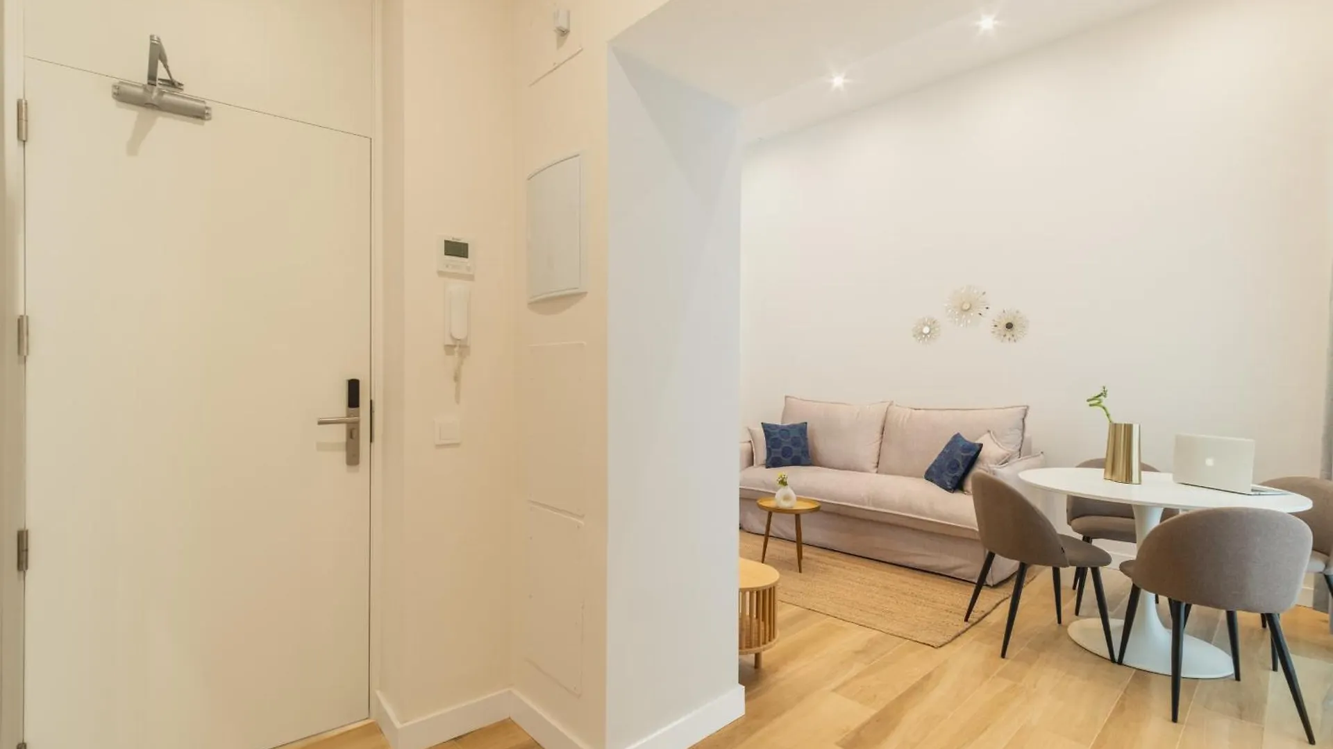 Qe Apartments Cadiz 0*,  İspanya