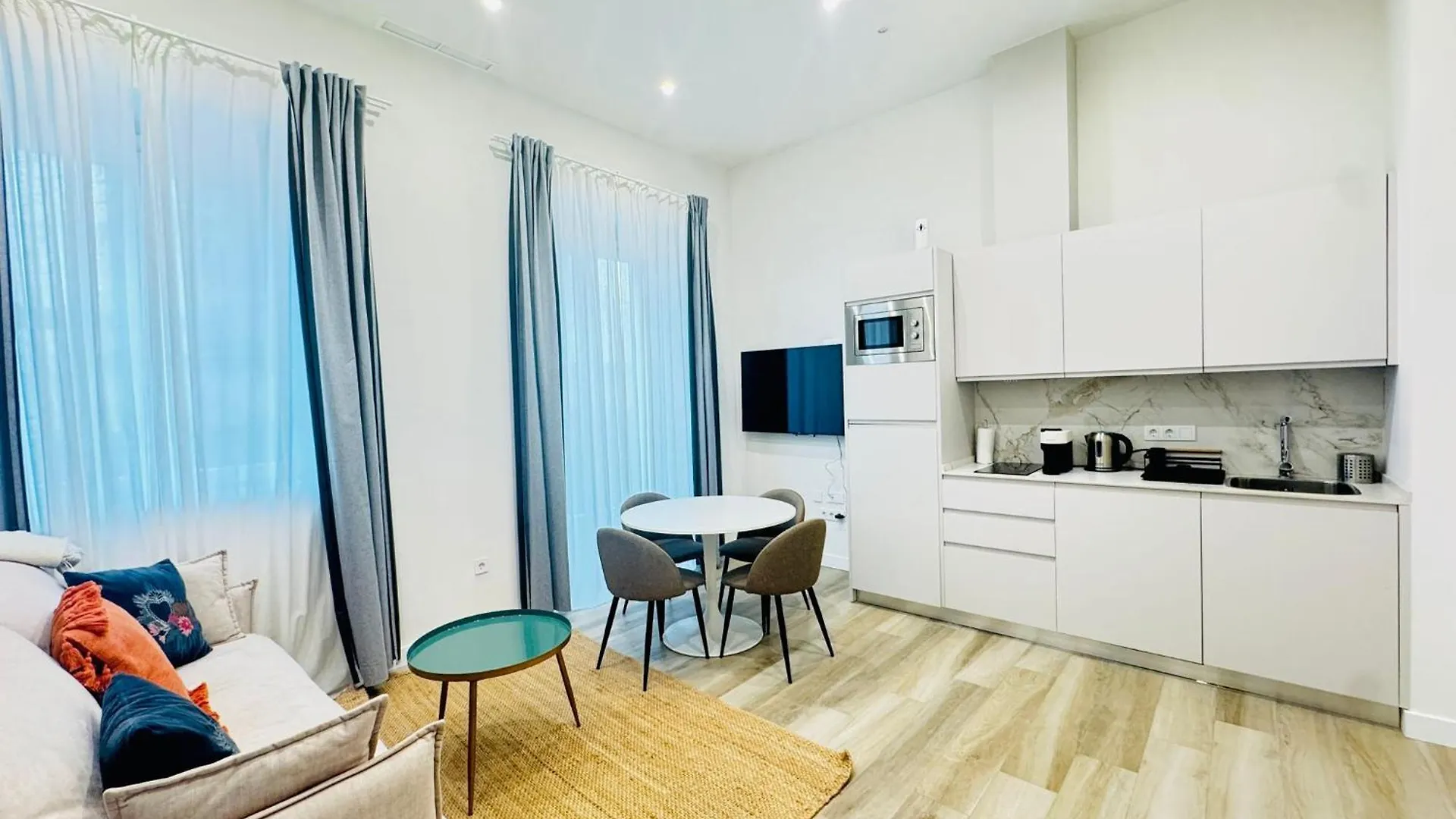Qe Apartments Cadix