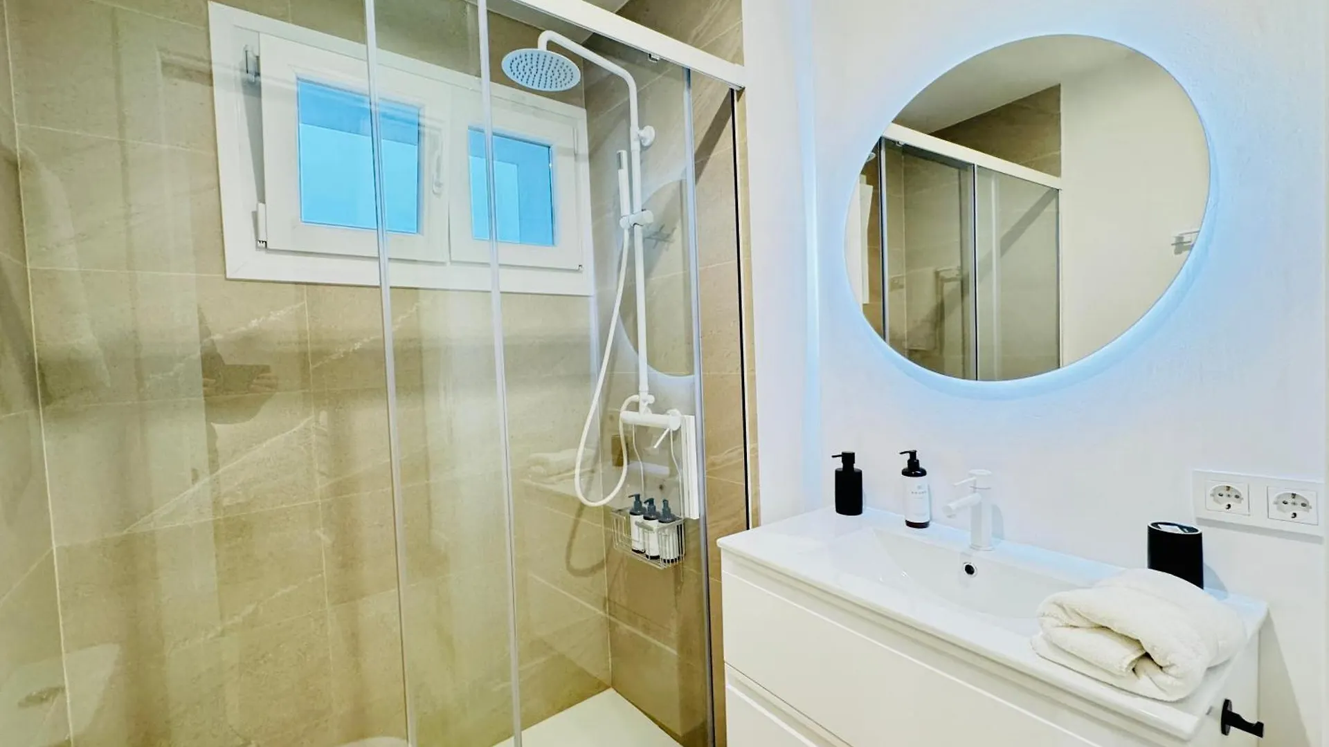 Qe Apartments Cadix