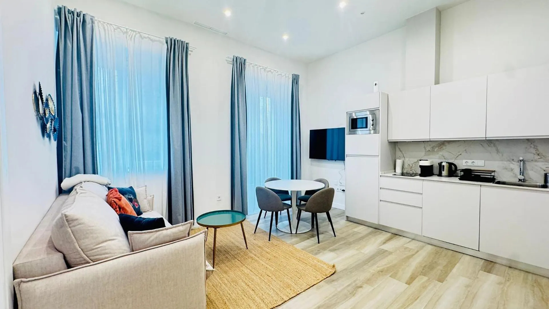 Qe Apartments Cadix